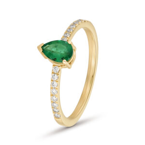 Anillo de oro amarillo, diamantes y esmeralda