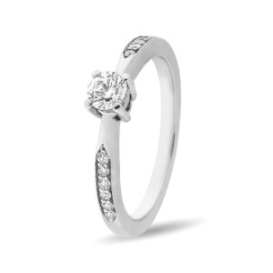 Anillo de oro blanco y diamantes