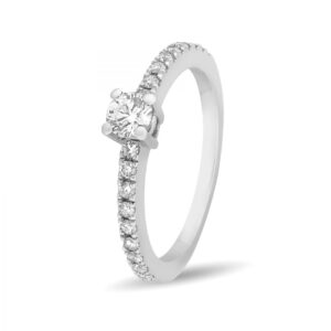 Anillo de oro blanco y diamantes