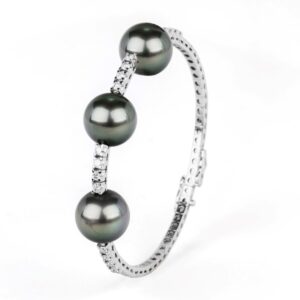 Brazalete de oro blanco con diamantes y perlas