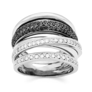 Anillo de oro blanco liso, diamantes y diamantes negros