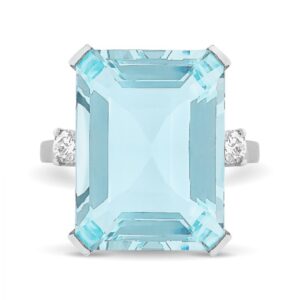 Anillo de oro blanco, diamantes y aguamarina