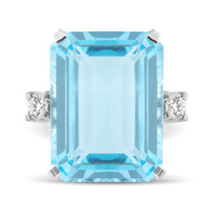 Anillo de oro blanco, diamantes y topacio azul