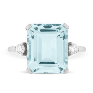 Anillo de oro blanco, diamantes y aguamarina