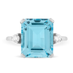 Anillo de oro blanco, diamantes y topacio azul