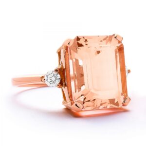 Anillo de oro rosa, diamantes y morganita