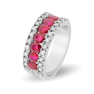 Anillo de oro blanco, rubíes y diamantes