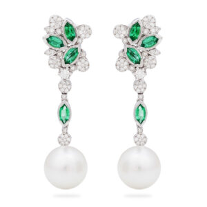 Pendientes de oro blanco, diamantes, esmeraldas y perlas